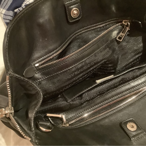 PRADA, Black elegant Handbag with crossbody strap and handles!! - Picture 8 of 14